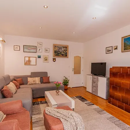 Stylish Oliva On Bacvice Near Old Town *