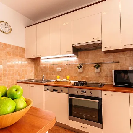 Stylish Oliva On Bacvice Near Old Town *