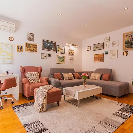 Apartment Stylish Oliva On Bacvice Near Old Town