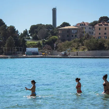 Stylish Oliva On Bacvice Near Old Town Split